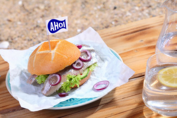 Fischbrötchen mit Ahoi Fähnchen