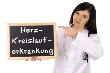Ärztin mit Schild - Herz Kreislauf Erkrankung