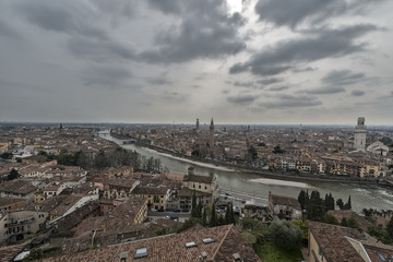 Fototapeta premium Verona Skyline w zimowy dzień