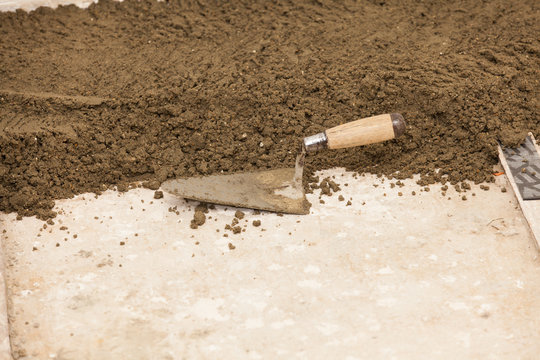 preparing a cement screed, chape ciment