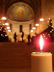 神聖な教会　キャンドルの灯り
