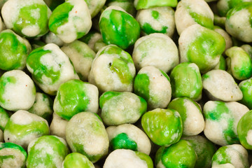 Spicy dried wasabi peas
