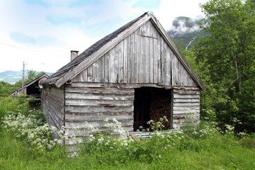 Obraz premium Rural architecture in Oldendalen valley, Lake Oldevatnet, Stryn,