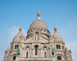 Fototapeta na wymiar The Basilica of the Sacred Heart of Jesus on Montmartre in Paris