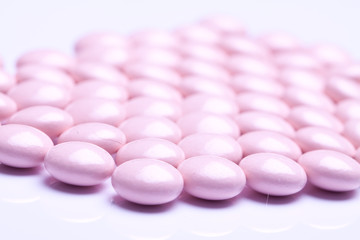 Obraz na płótnie Canvas colored vitamin pills isolated on white 