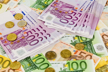 Viele verschiedene Euro-Geldscheine