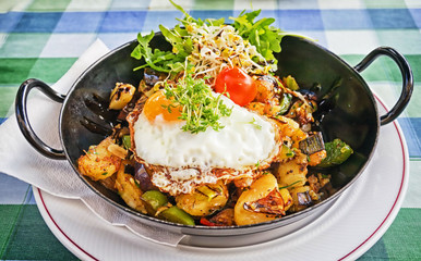 fried potatoes and a egg