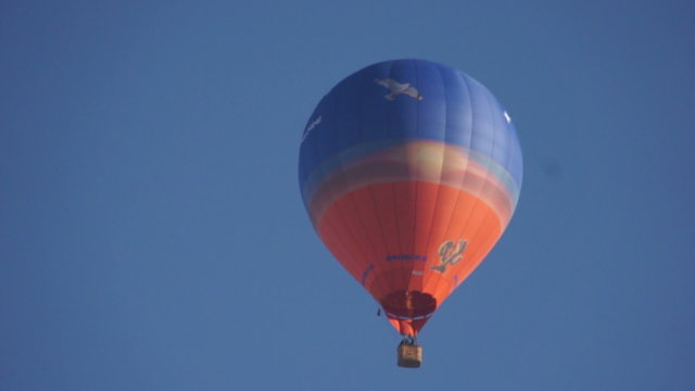 Image of blue and red hot air balloon, close-up