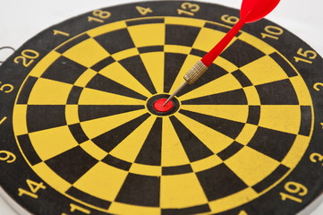 Dartboard and arrow
