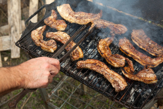 Grilled slices of belly pork