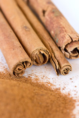 Cannelle (écorces et poudre)