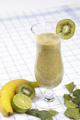 Smoothie - Banane, Kiwi und Limette