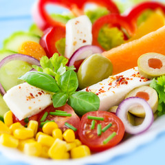 Fototapeta Mozzarella - Salat mit Chiliflocken und Melone obraz