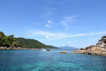 Naklejka premium Rocky beach with blue sea from Thailand