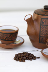 Set de Cafe, tetera, tasas, granos de cafe y azucarera.