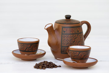 Set de Cafe, tetera, tasas, granos de cafe y azucarera.