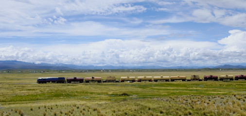 Obraz premium train on the Peruvian Altiplano