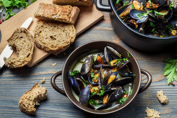 Homemade mussels with garlic and parsley