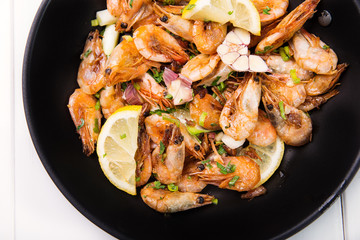 wok stir fry with shrimps