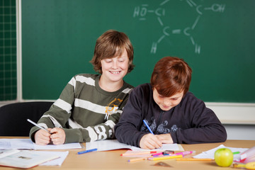 schüler schreibt ab
