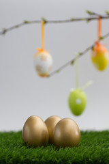 Drei goldene Ostereier
