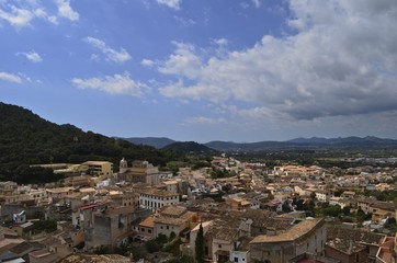 Fototapeta na wymiar sceniv widok na stare miasto Capdepera, Majorka