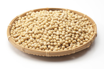 笊にはいった大豆