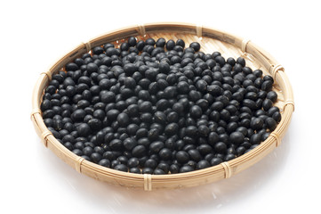 ザルにはいった黒豆