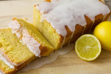 Gordijnen Lemon Loaf Sliced Closeup © gourmetphotography