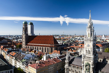 München Panorama mit Blick auf das Rathaus und die Frauenkirche