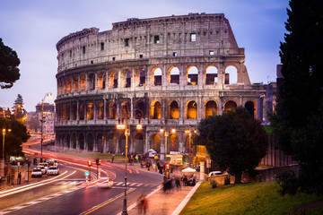 Fototapeta na wymiar Colosseo di Notte