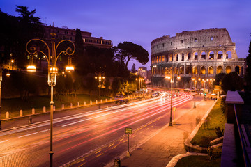 Obraz na płótnie Canvas Koloseum w nocy