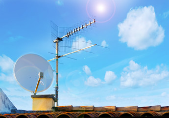 satellite antenna and sun - obrazy, fototapety, plakaty