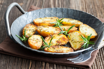 frische Rosmarinkartoffeln