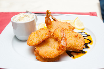 Fried shrimps with sauce