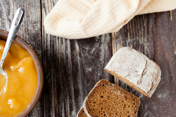 Fototapeta na wymiar buckwheat honey in a bowl and rye bread