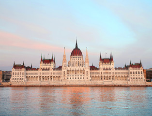 Fototapeta na wymiar beautiful Parliament in Budapest