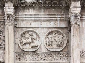Naklejka premium Close-up on the Arch of Constantine in Rome