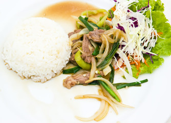 Steamed rice with Fried sweet peper with beef
