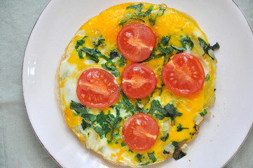 Omlette mit Bärlauch und Tomaten