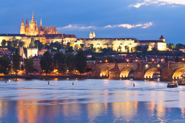 Fototapeta na wymiar St Vitus Cathedral, Prague Castle and Charles Bridge