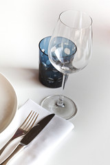 Table, restaurant, dîner, couverts, bistrot, verre, nappe