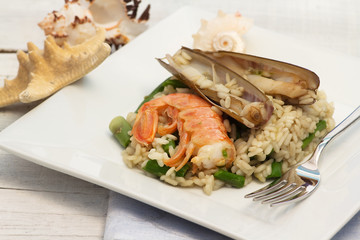 risotto with asparagus, razor shell and prawn