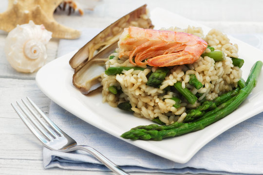 light risotto with asparagus, razor shell and prawn