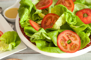 Kopfsalat mit Tomaten