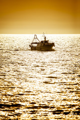 peschereccio al tramonto
