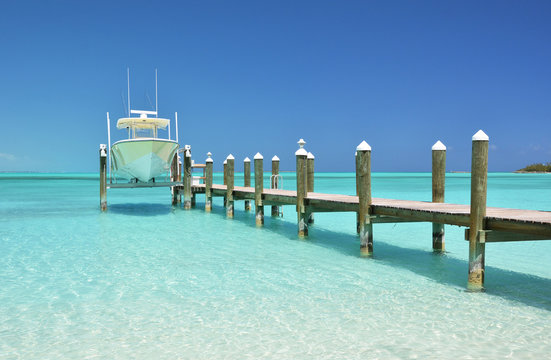 Fototapeta Yacht at the wooden jetty. Exuma, Bahamas