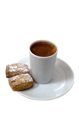 Cafe con pastas para merendar