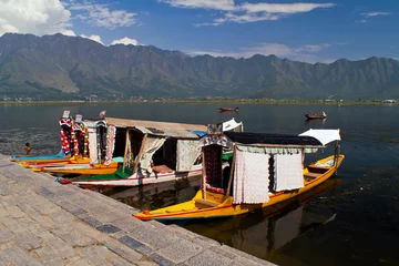Zelfklevend Fotobehang Shikara boats on Dal lake © petrlouzensky