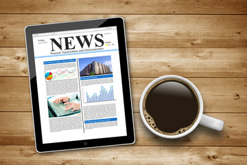 Kaffeetasse mit Tablet Pc und News